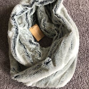 Francesca’s Fluffly winter scarf